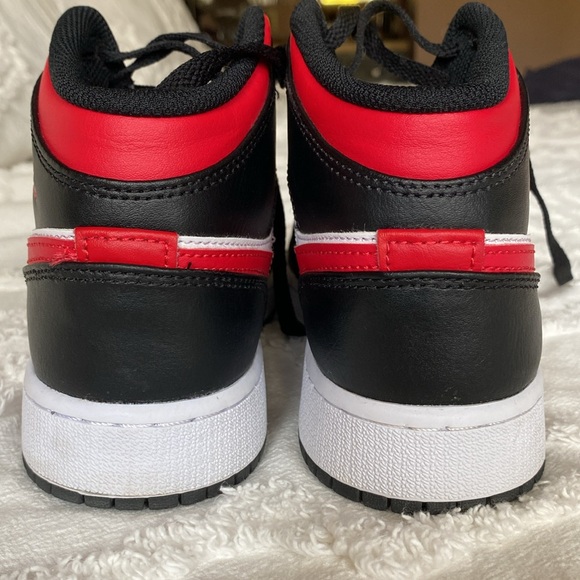 Air Jordan 1 Mid (GS) size Youth 5 - Picture 8 of 9